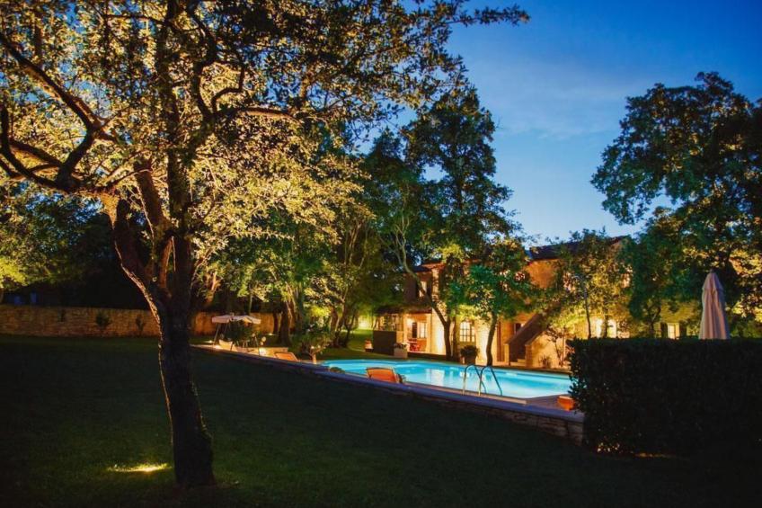 Luxusvilla mit Garten und Pool sowie herrlicher Aussicht - foto 15