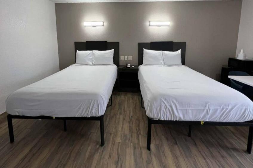 2 Queen Beds  Non-Smoking Micfridge - foto 8