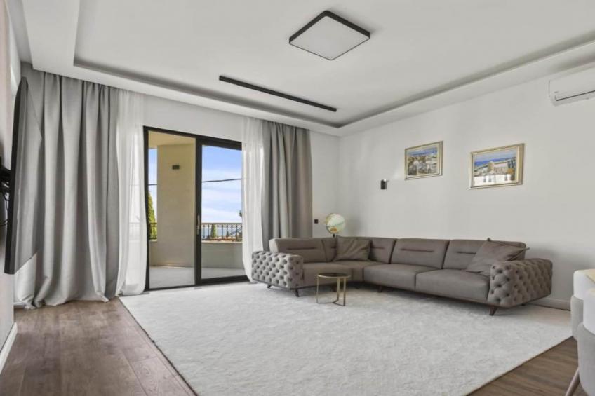 Three-Bedroom Penthouse Apartment - foto 2