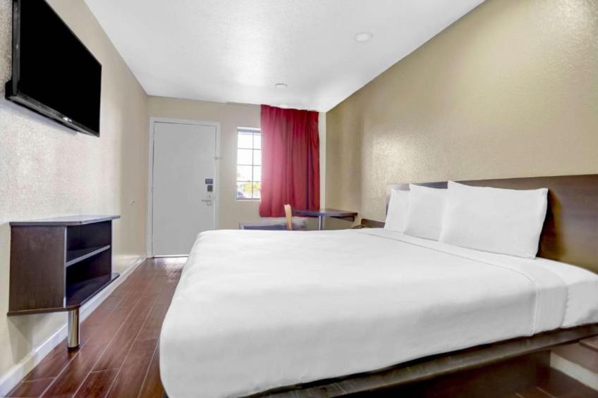 1 King Bed  Non-Smoking Micfridge - foto 6