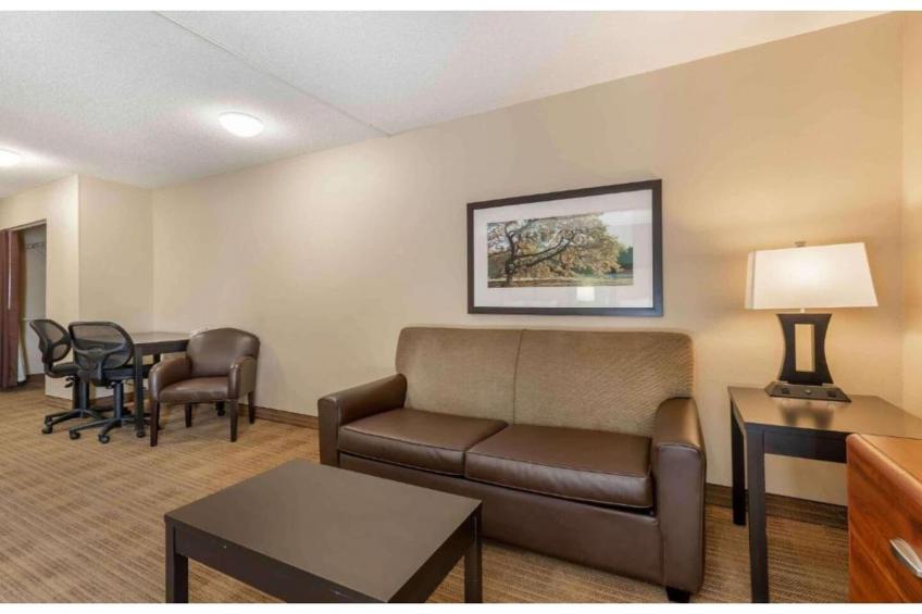 1 King Bed | Hearing Accessible, Kitchen - foto 28