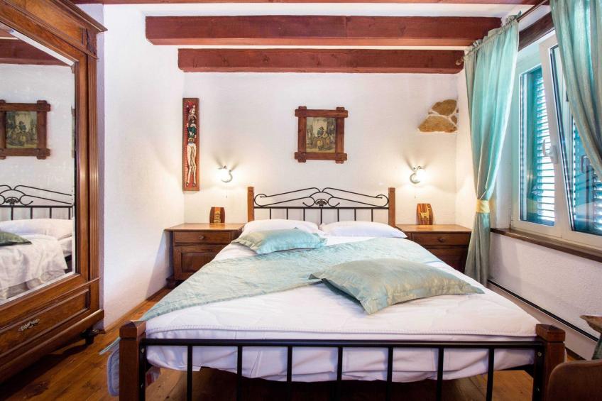 Authentic Dalmatian Hillside Escape with Pool, Sauna & BBQ - Seven Bedroom Holiday Home - foto 9