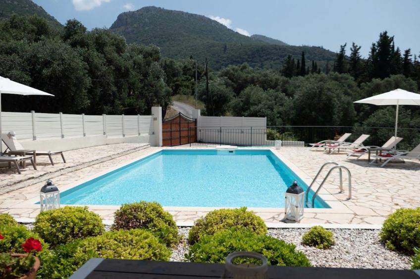 Ferienvilla mit Garten, Grill und Terrasse