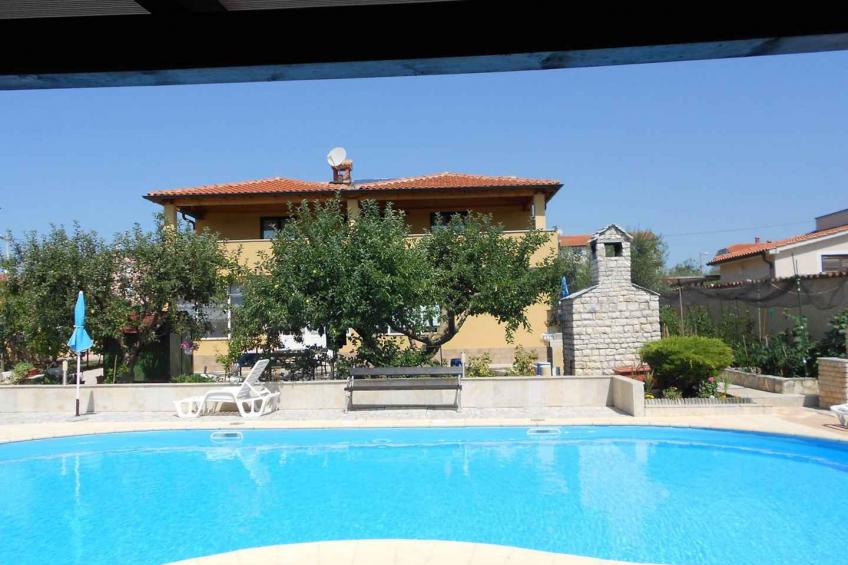 Holiday apartment with pool and air conditioning - BF-ZFZ43