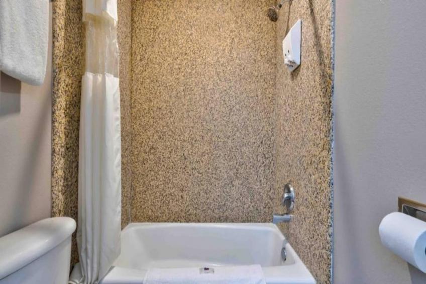 2 Queen Beds  Non-Smoking Mini Fridge - foto 6