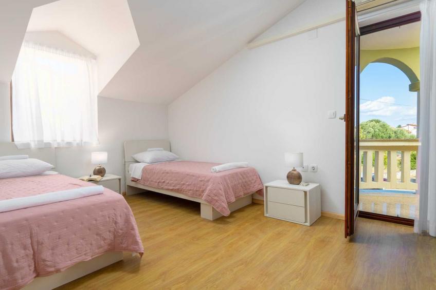 Charming Villa Rea, 8+2 with heated pool - foto 35