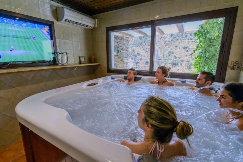 Haus mit integrierter Felswand und Jacuzzi - foto 2