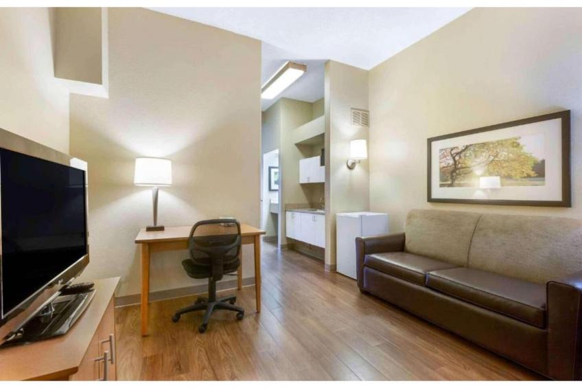 1 King Bed | Non-Smoking, Kitchen - foto 15