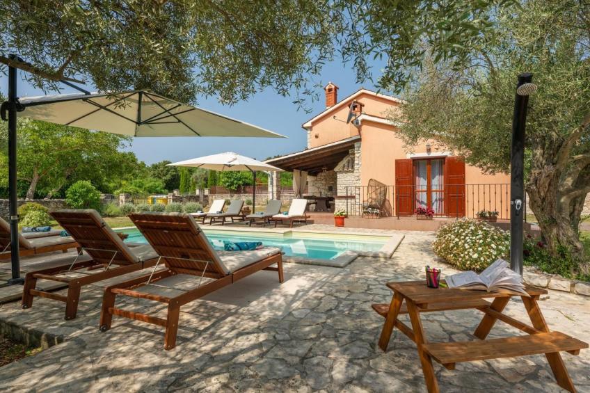 Villa mit privatem Pool und großem Garten - foto 2