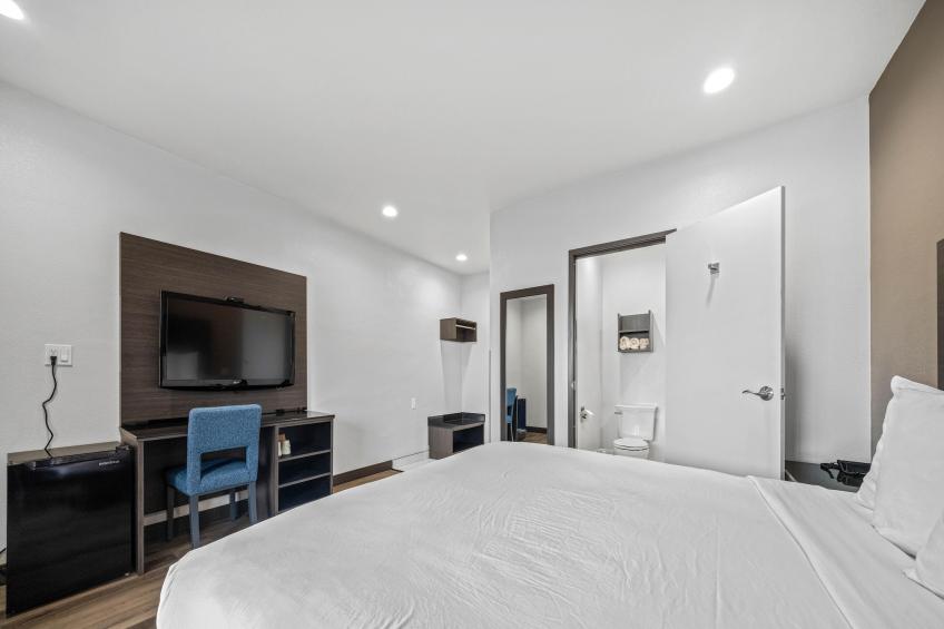 1 Queen Bed  Non-Smoking Mini Fridge - foto 6
