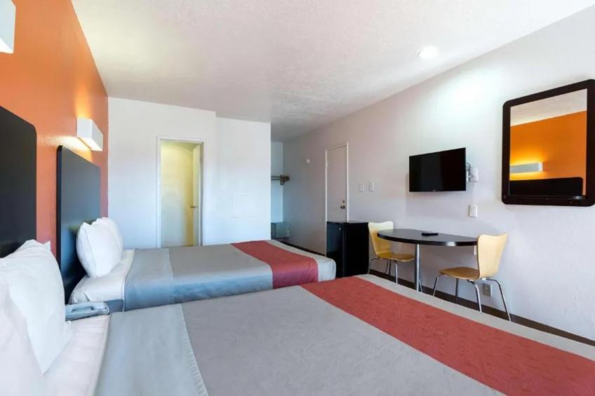 2 Queen Beds  Non-Smoking - foto 13