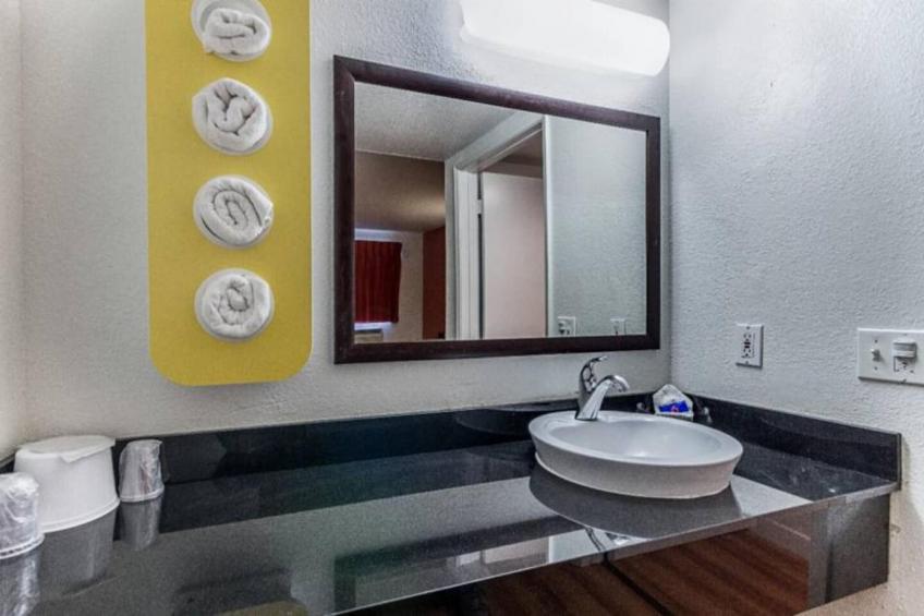 1 King Bed  Mobil Access Tub Nsmk Micfridg - foto 13