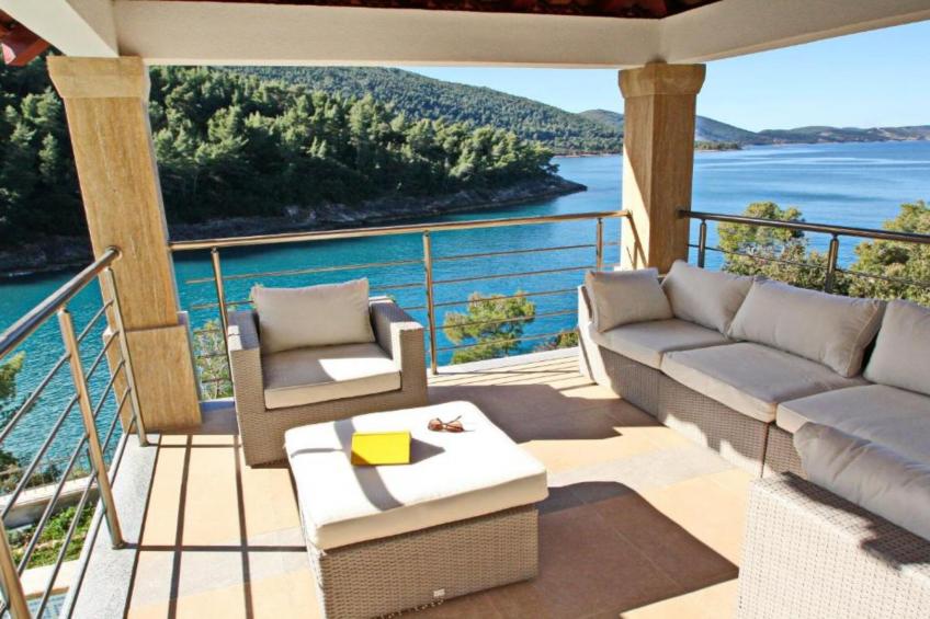 Beachfront Luxury Villa with Private Pool and Stunning Sea Views - foto 25