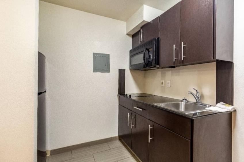 2 Full Beds  Suite Non-Smoking Kitchen - foto 20