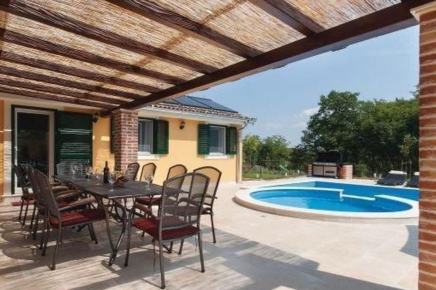 mit Pool, Whirlpool, Terrasse und Garten - foto 18