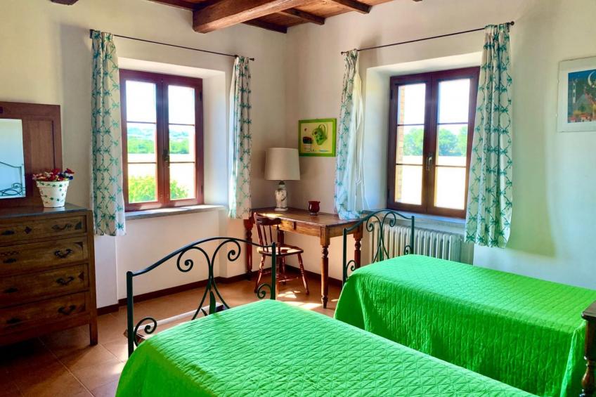 Die Maulbeerbäume auf dem Bauernhof - foto 15