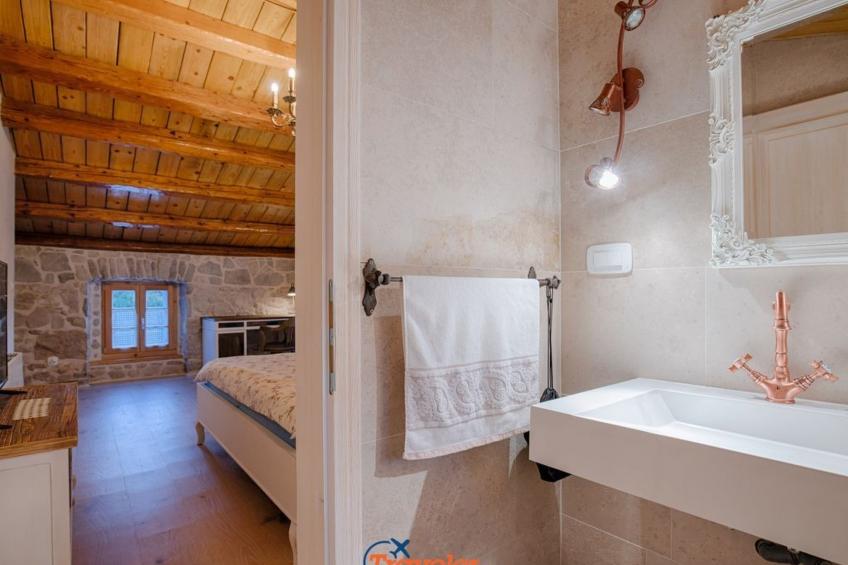 Schöne Steinvilla mit beheiztem Pool und Sauna - foto 31