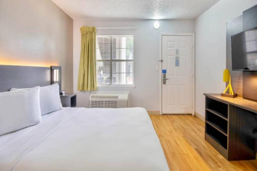 1 QUEEN BED  ADA/RI SHOWER - foto 11