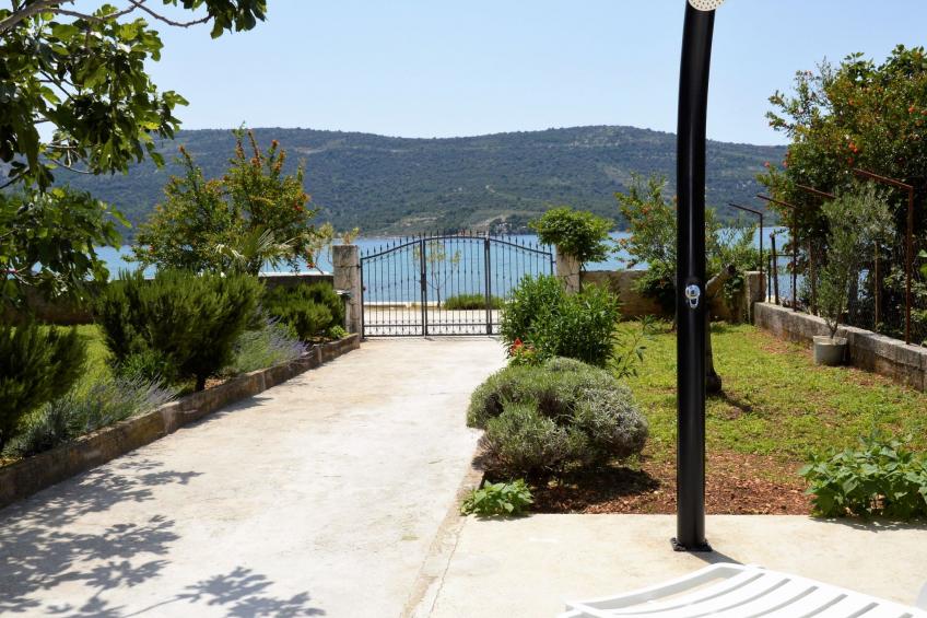 Schöne Wohnung in Poljica mit privatem Parkplatz - foto 37