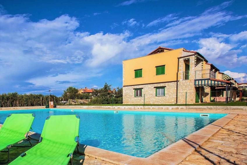 Appartement de vacances avec terrasse, jardin et piscine commune - BF-FWMBT