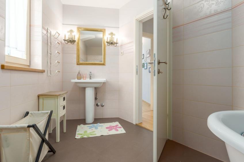 Villa mit Pool, Garten und Sommerküche - foto 41