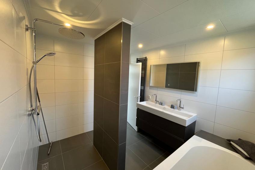 Haus für bis zu fünf Personen im Erdgeschoss. - foto 7