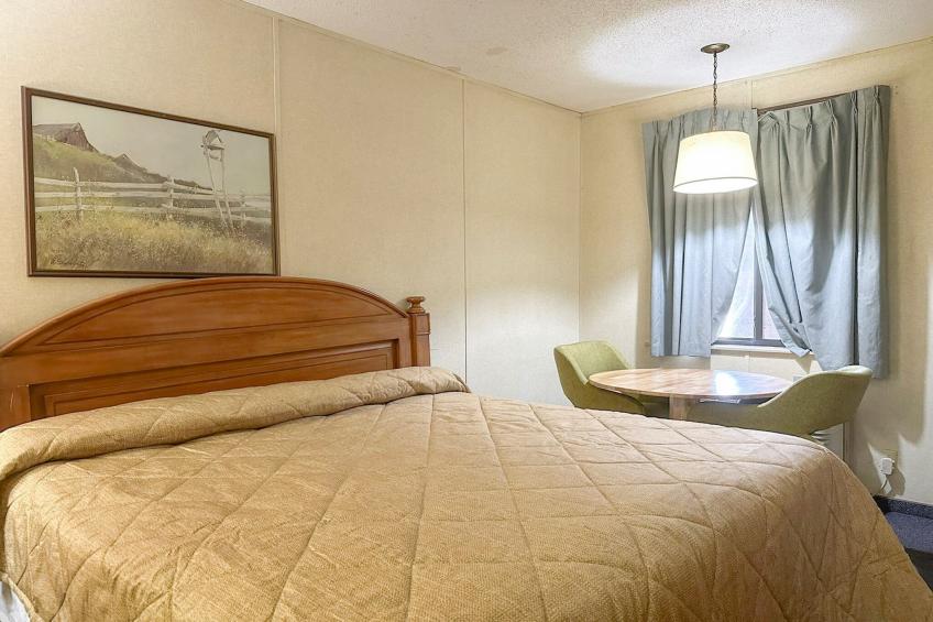 King Bed Non-Smoking - foto 17