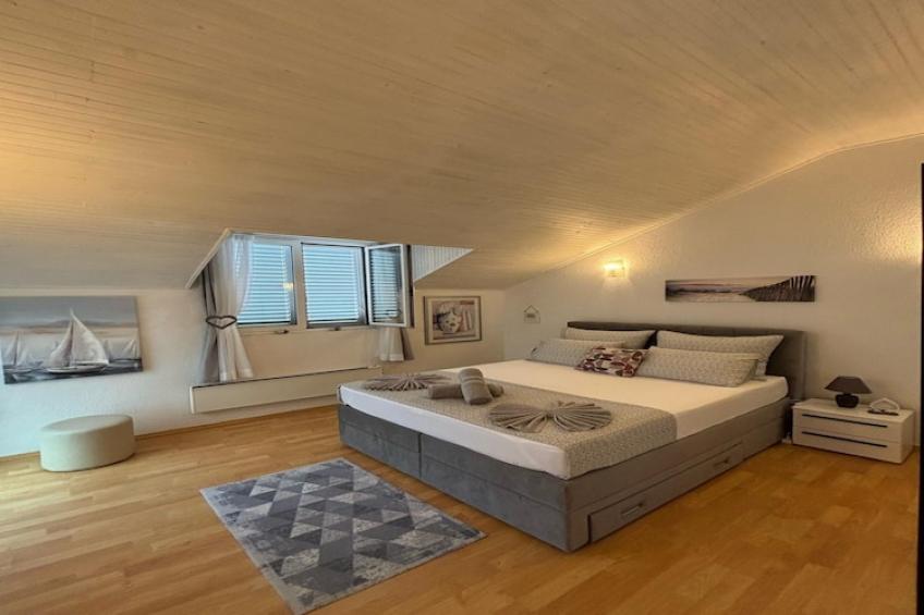 Indy's Beach Apartments -Two Bedroom Apartment with Balcony and Sea View - foto 29