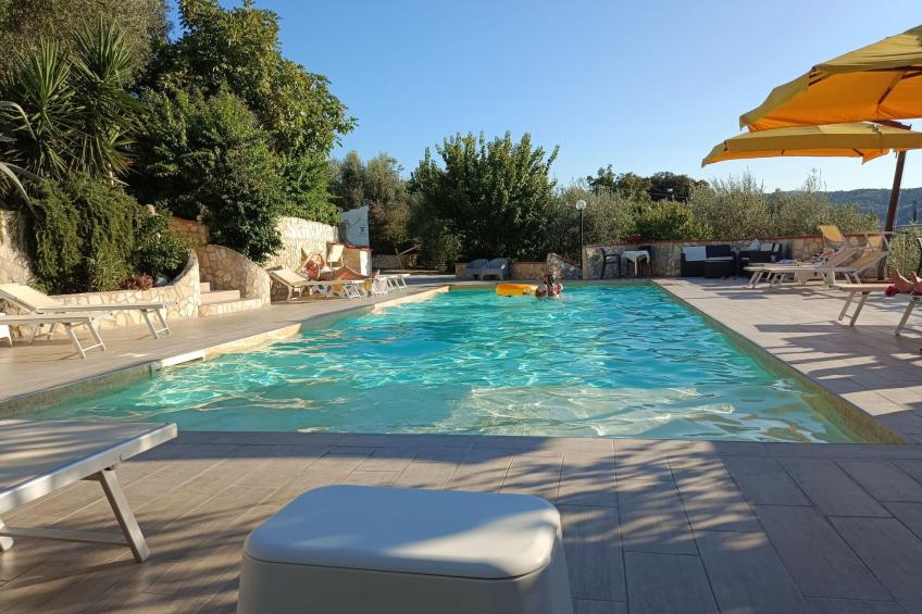 Zwei-Zimmer-Penthouse-Wohnung mit Terrasse mit Meerblick