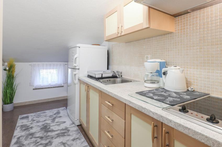 Peaceful Nature Retreat Near Krk Town with BBQ and Parking - Comfort Two Bedroom Apartment - foto 3