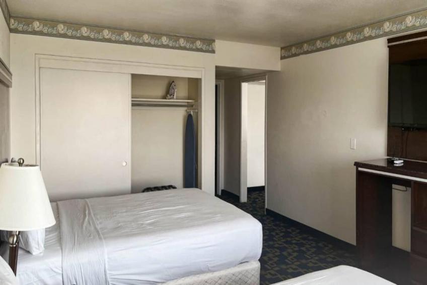 2 Queen Beds  Non-Smoking Mini Fridge - foto 6