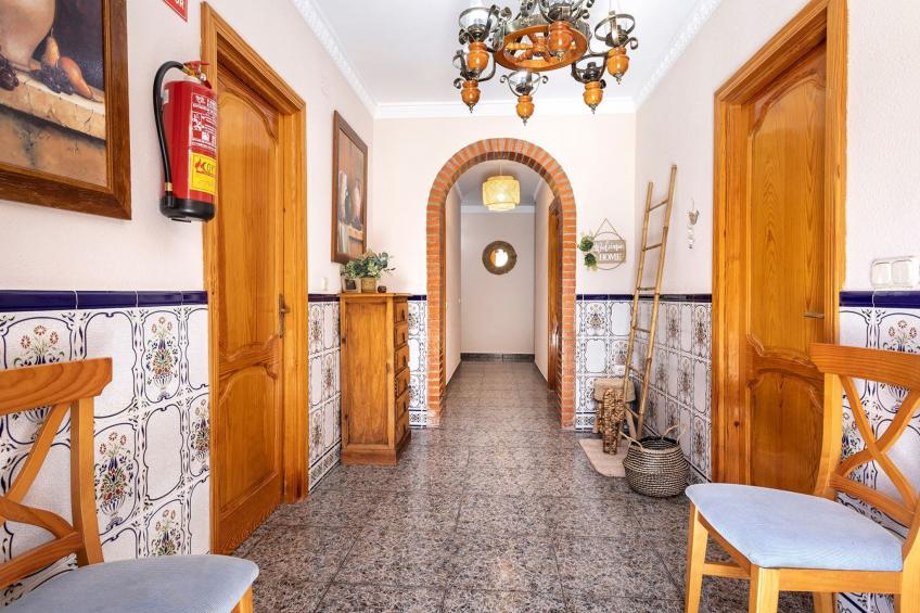 Familienhaus mit großzügigen Außenanlagen - foto 11