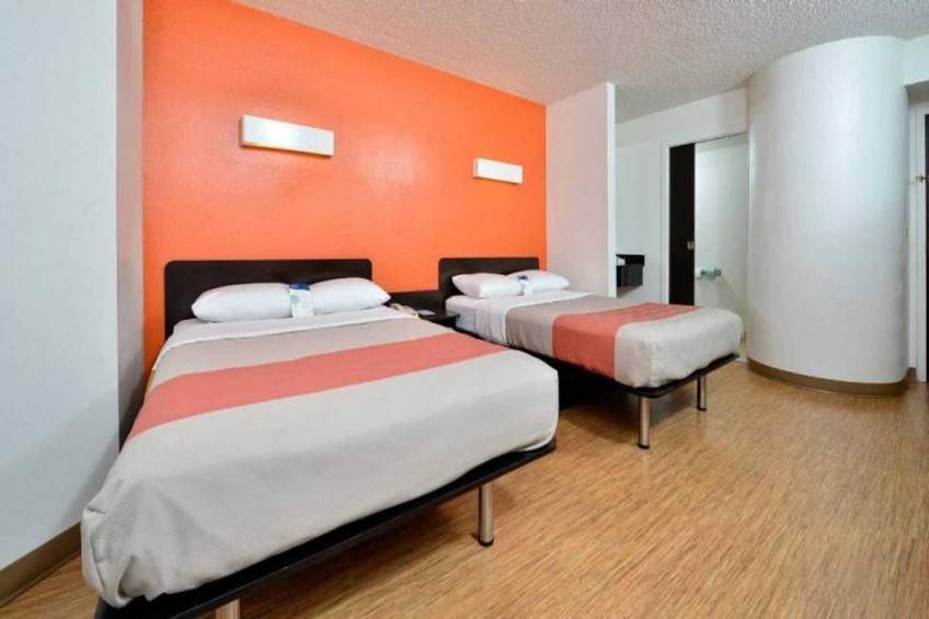 2 Full Beds  Smoking