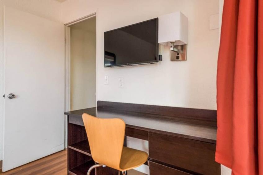 1 Queen Bed  Micfridge - foto 31
