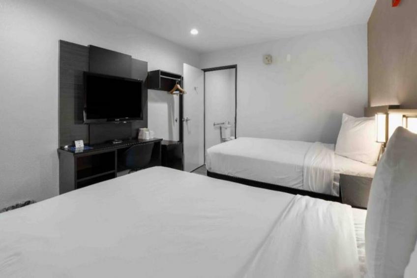 2 Full Beds  ADA/Tub/Micfridge - foto 15