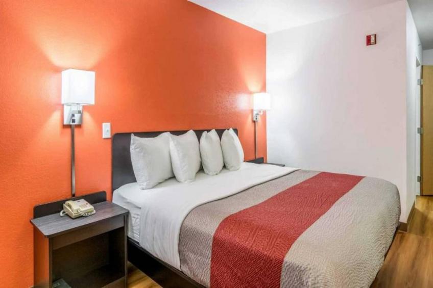 1 King Bed  Non-Smoking - foto 10