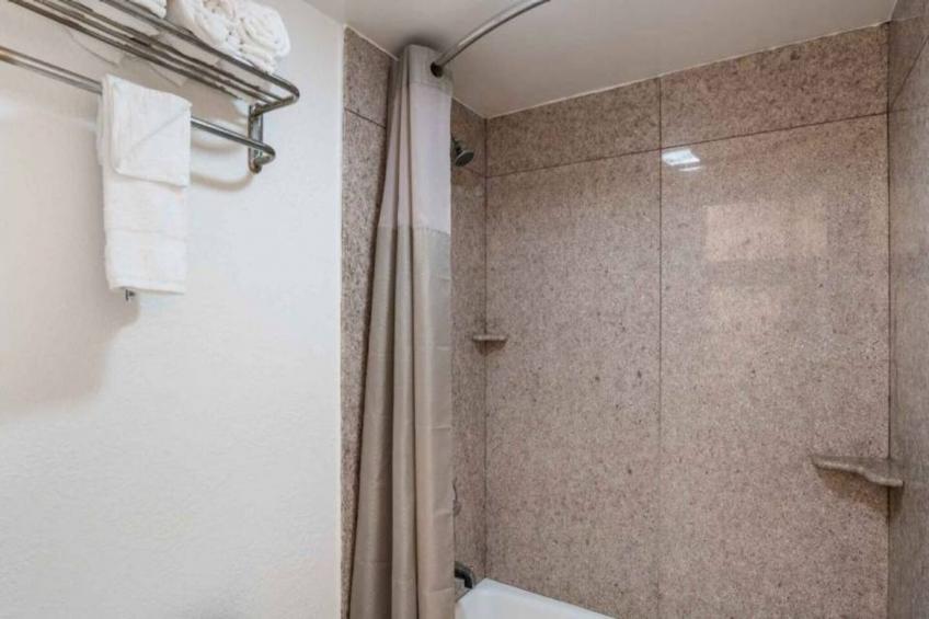 1 King Bed  Non-Smoking Micfridge - foto 2