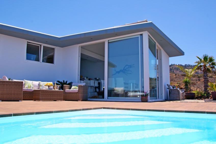 Moderne Architekten-Villa mit Infinity-Pool und Meerblick - foto 16