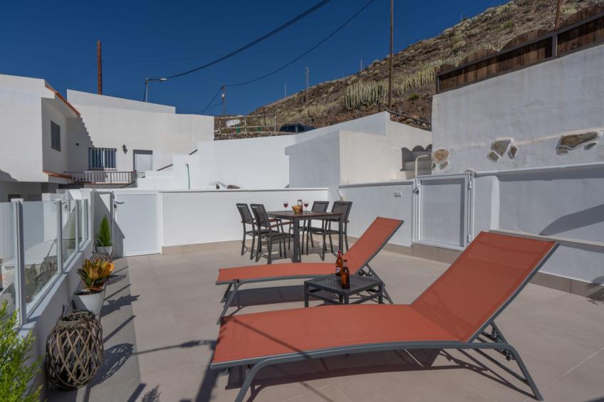 Spektakuläre Höhle mit zwei großen Terrassen am Meer - foto 24