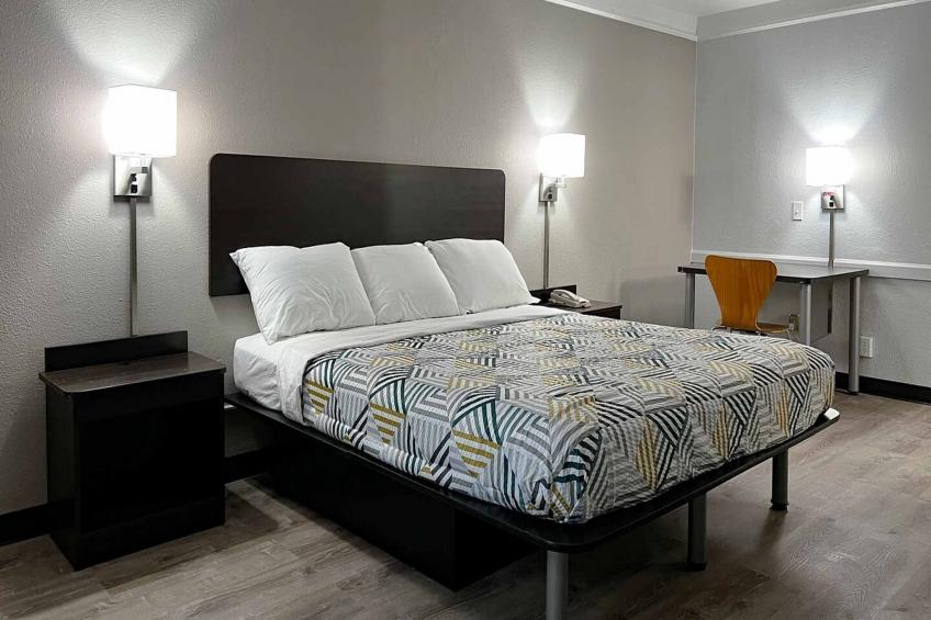 1 King Bed  Mobil Access Tub Nsmk Micfridg - foto 14