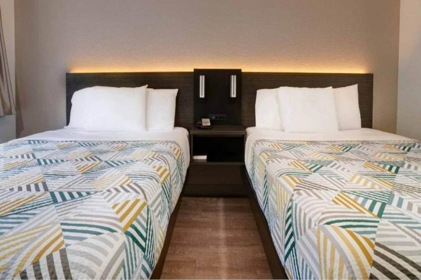 2 Queen Beds  Mini Fridge - foto 7