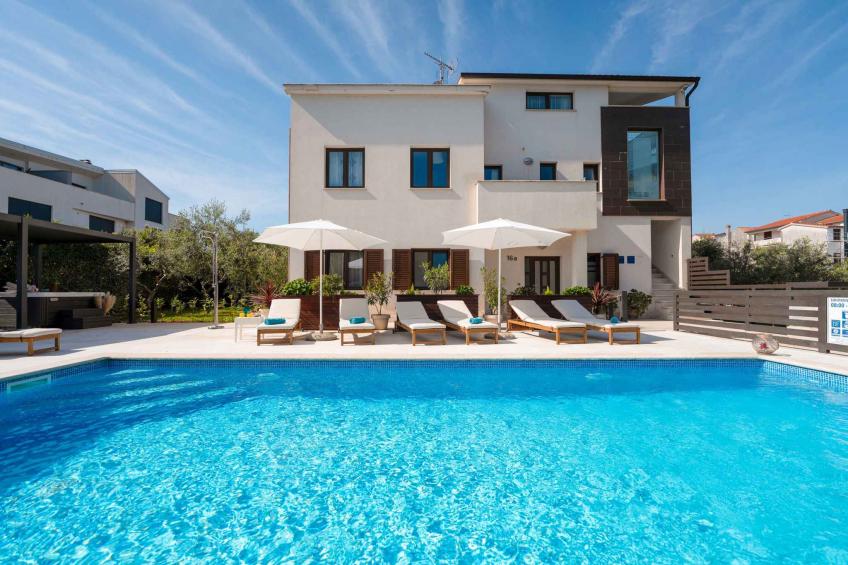 Vakantiewoning met zwembad op slechts 100 meter van het strand - VW-KP33J - foto 4