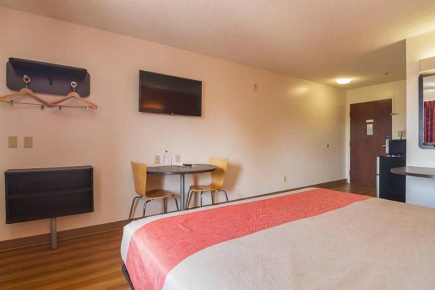 1 KING BED  NON-SMOKING MICFRIDGE - foto 26