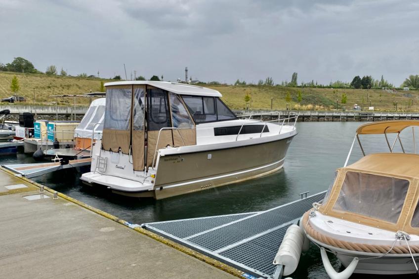 Yacht Overtime im Hafen der Marina Braunsbedra - foto 42