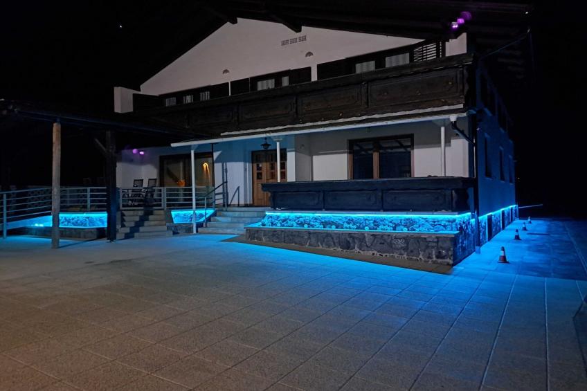 Cozy Luxe Holiday Home with Natural Thermal Bath - Seven Bedroom Holiday Home - foto 45