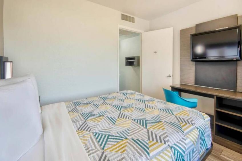 1 Queen Bed  Non-Smoking - foto 10