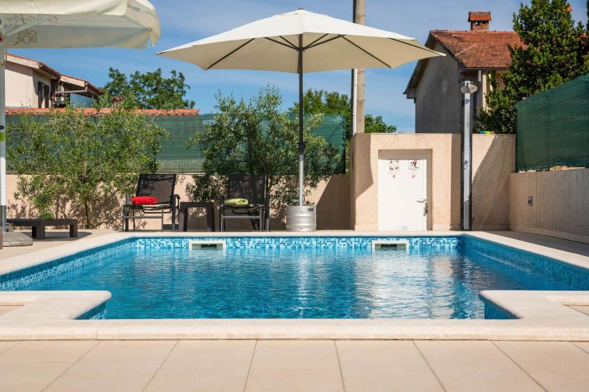 Schöne Villa in ruhiger Stadt mit Pool und BBQ - foto 34
