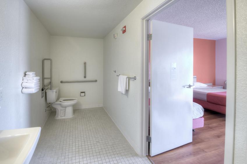 2 Full Beds  ADA/Tub/Micfridge - foto 13