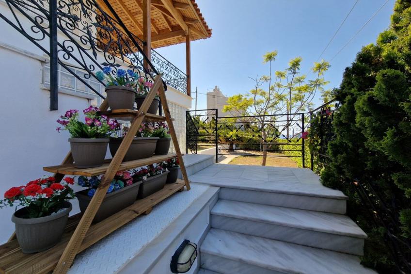 Vollständig umschlossene und großzügig angelegte dreistöckige Ferienvilla mit f - foto 3