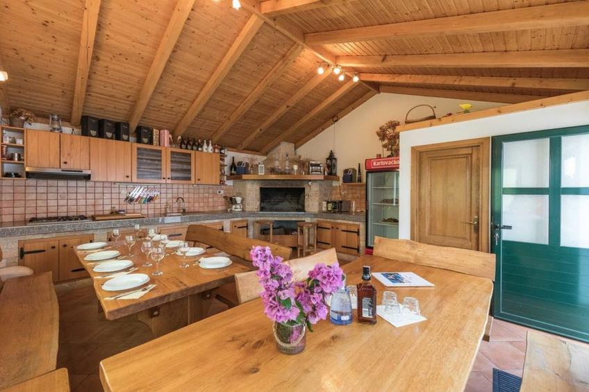 Relaxing Holiday Home with Pool, Fitness Area, and Entertainment Facilities - Six Bedroom Holiday Home - foto 9